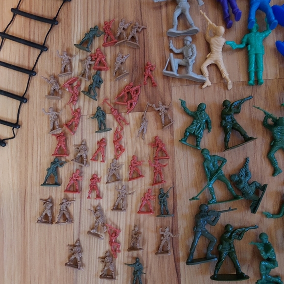 Vintage Lot Plastic Military Figures Native Americans Cowboys Play Mat Cake Top - Picture 7 of 13